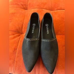 Vivaia Women's Black Slip-On Pointed Loafers